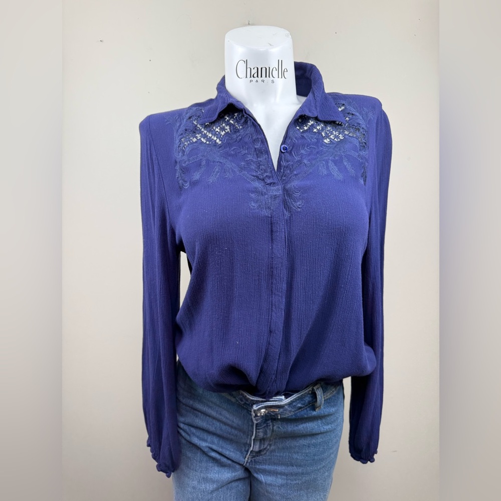 FARM RIO VINTAGE Women's blue Purple Lace Detail button up Top